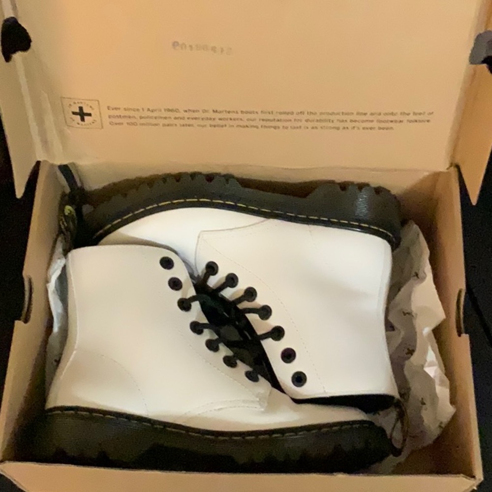 Dr. Martens White Luana boots. Size 6. In great condition & in original box!